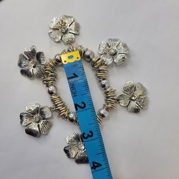 SILVER tone Stretch Flower Bracelet - Picture 7 of 7